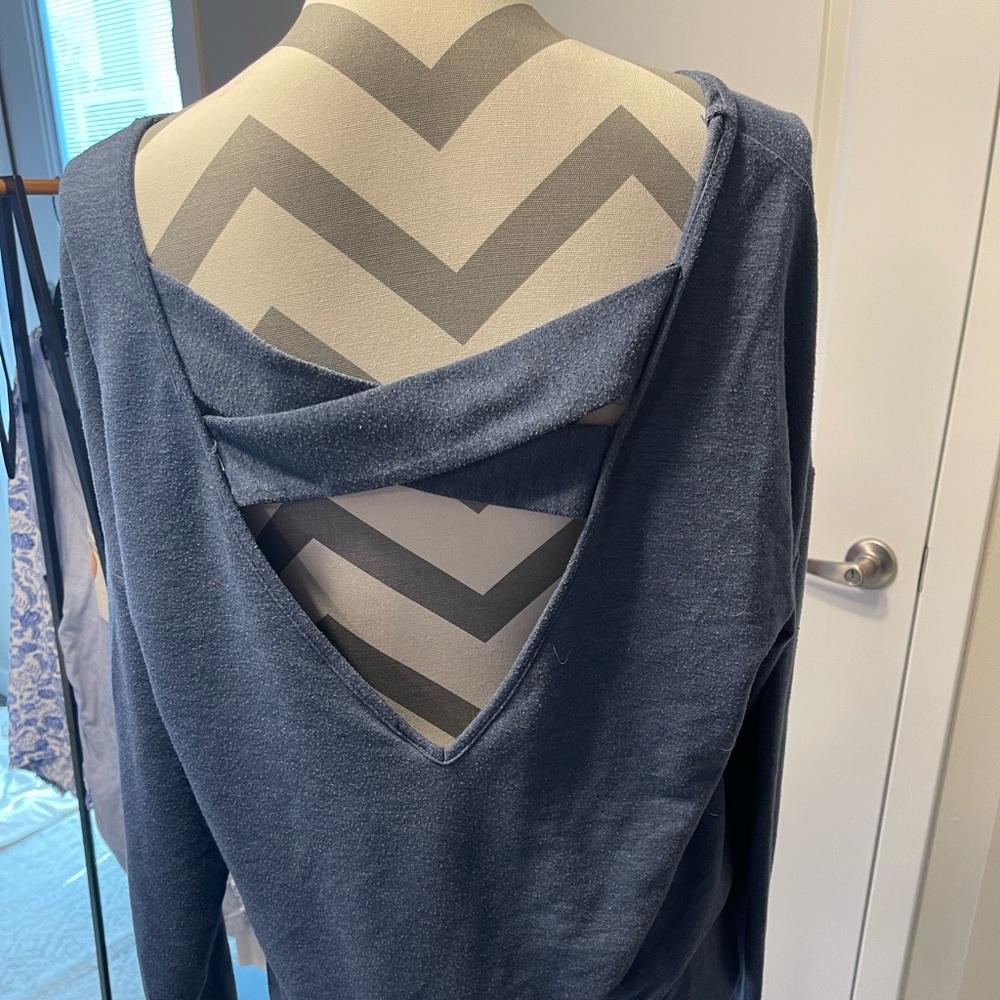 Lightweight sweatshirt material L/S top